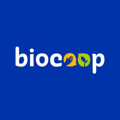 Logo de Biocoop, texte stylisé avec des éléments de main et de feuille sur fond bleu.